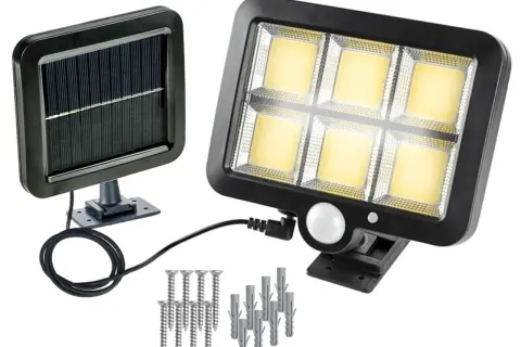 Zestaw do montażu lampy LED z czujnikiem ruchu: panel solarny, lampa z czujnikiem i śruby. Idealne, by dowiedzieć się, jak ustawić lampę led z czujnikiem ruchu.